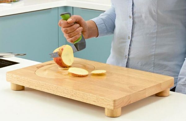 Easi-Grip knife kitchen aid cutting an apple