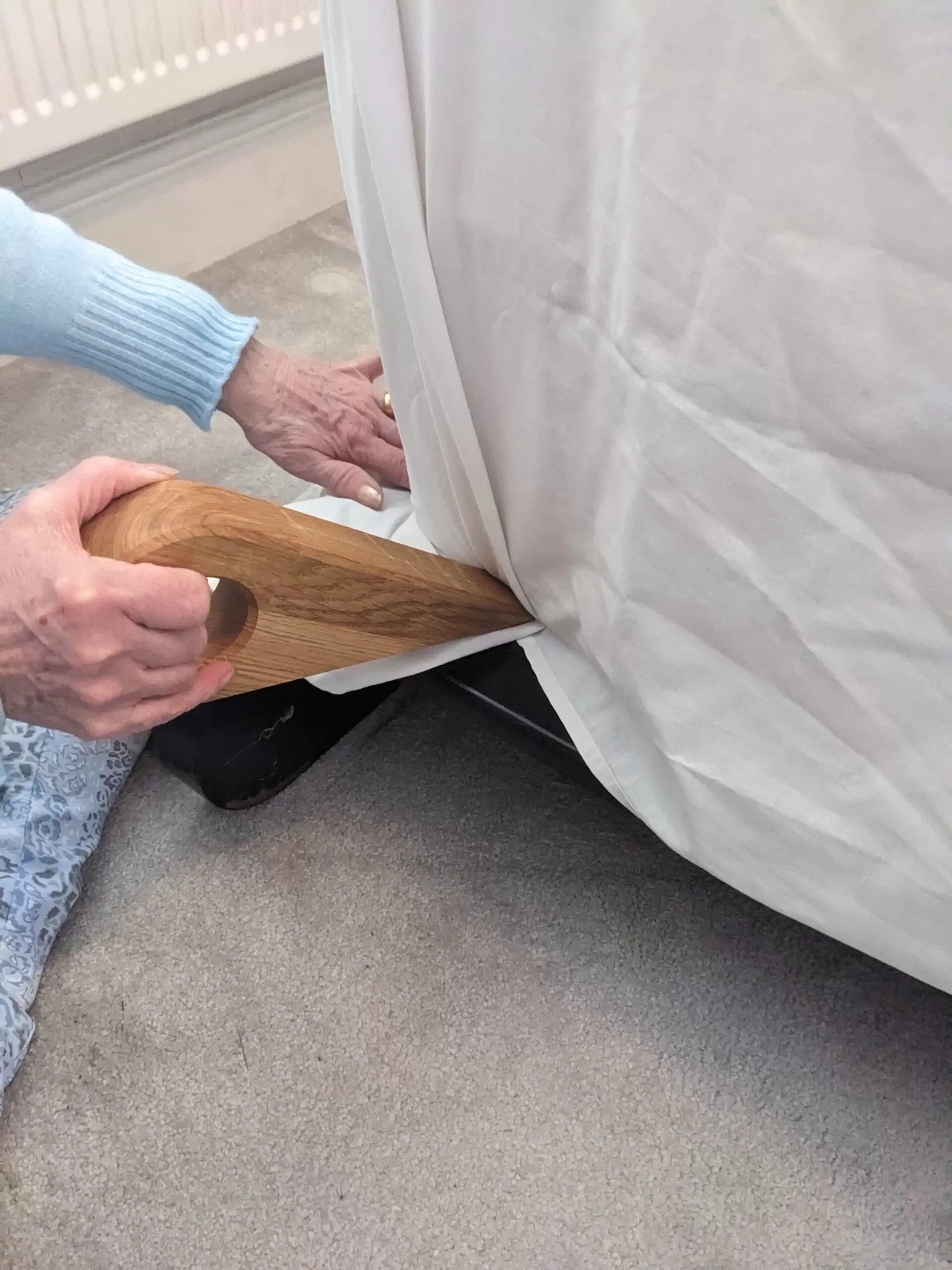 ease your back by using this bed aid to tuck in sheets by lifting the mattress