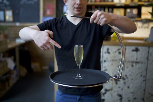 Man pointing at a perfectly still wine glass on the top of the tipsi tray 14 inch