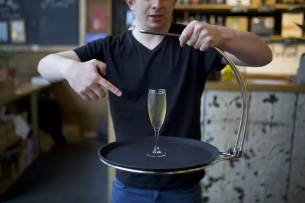 Man pointing at a perfectly still wine glass on the top of the tipsi tray 14 inch