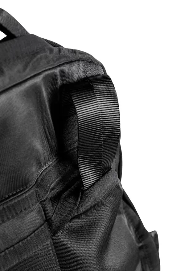 The looped straps on the rear of the ablesling