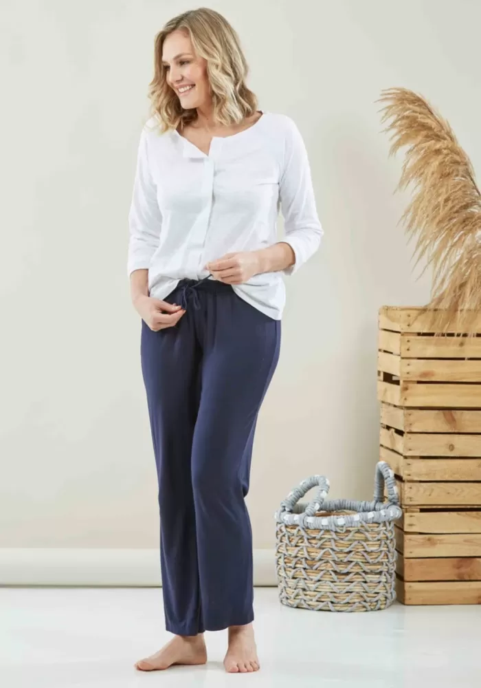 tabby white able label model stood up