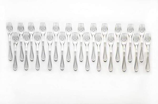The 24 piece clear knok plasticware set sat out in a line