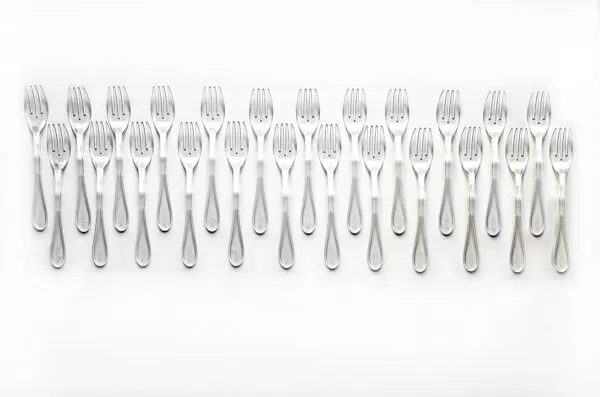 The 24 piece clear knok plasticware set sat out in a line