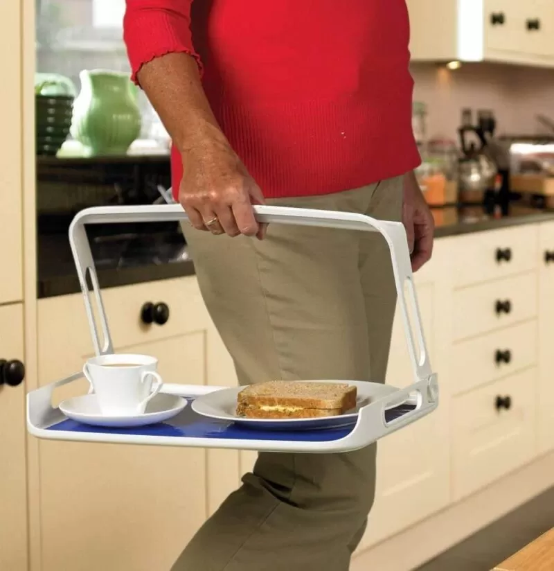 women carrying the freetray to her side with a sandwhich and cup of tea on