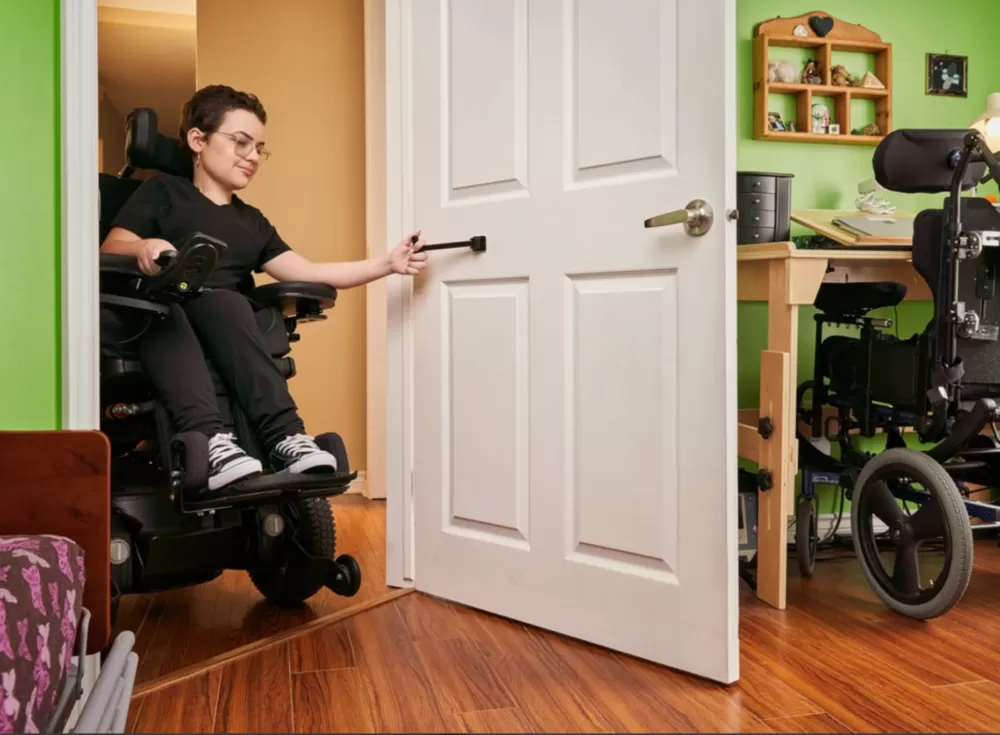 tpull door being used indoors