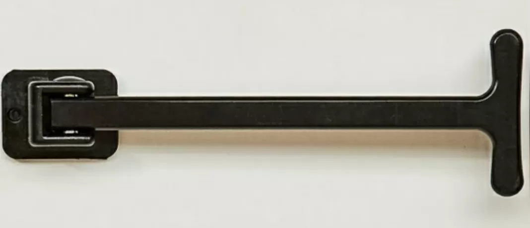 t pull door handle close up