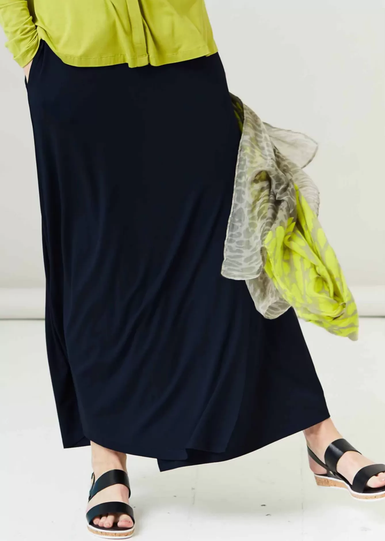 Women's Debbie a-line velcro fastening skirt maxi length - Navy