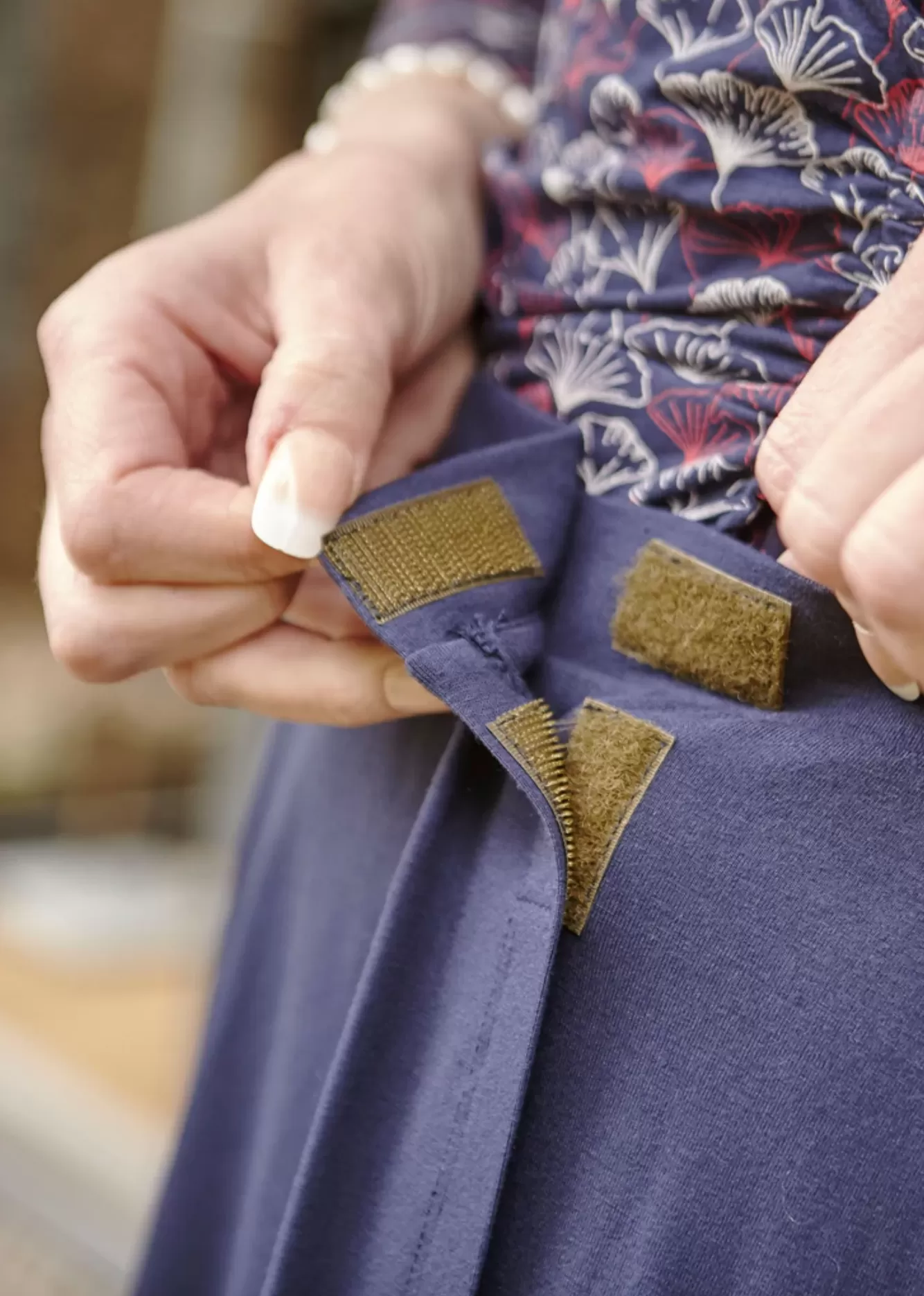 Women's Debbie a-line velcro adaptive skirt midi length - Navy - Image 2