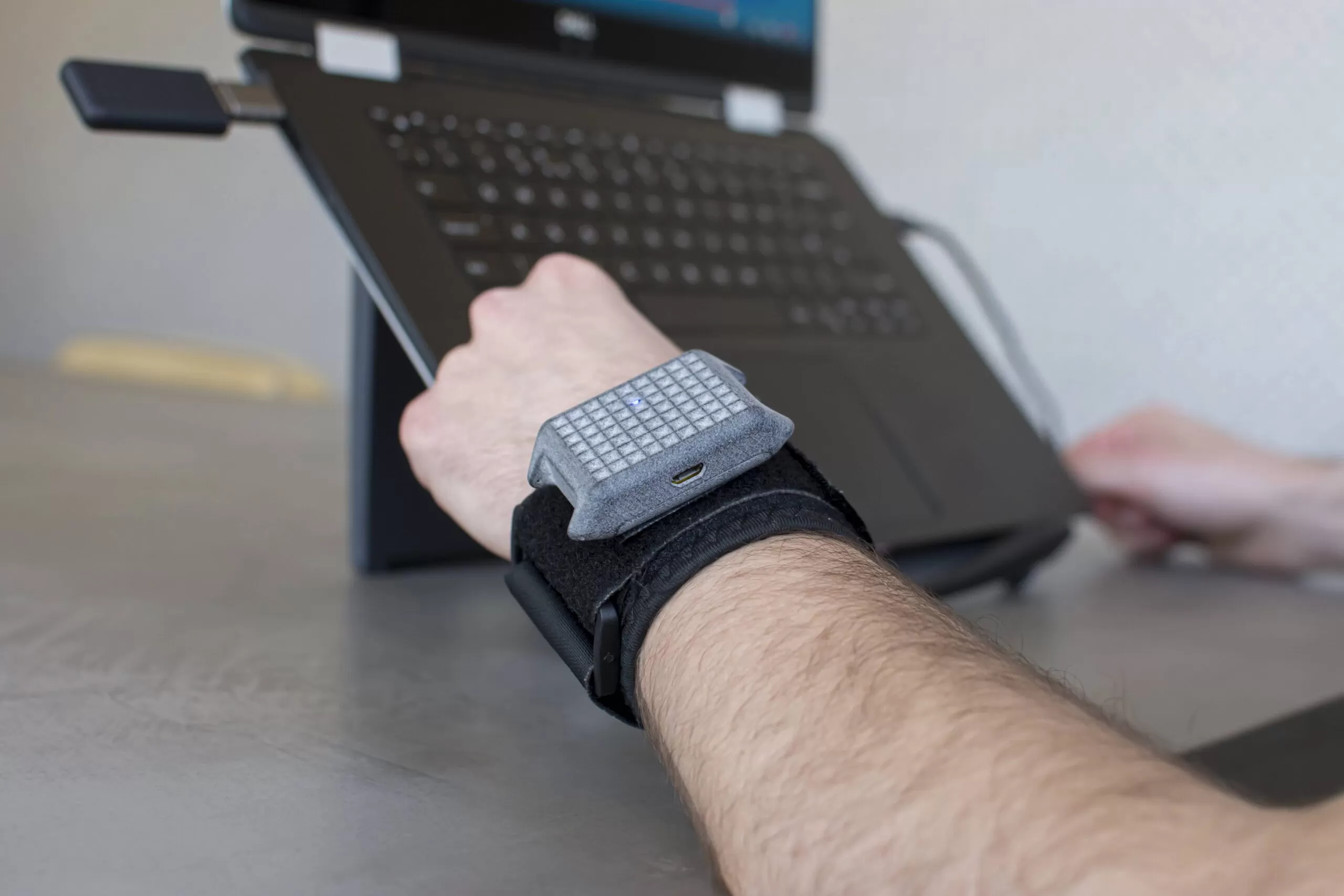 Feathertail - Ergonomic wireless wearable mouse - Image 2