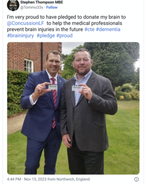 Steve Thompson standing with a pledge card, screenshot of tweet reading "I'm very proud to have pledged to donate my brain to @ConcussionLF to help the medical professionals prevent brain injuries in the future #cte #dementia #braininjury #pledge #proud"